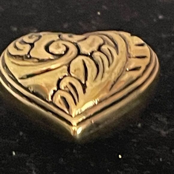 Vintage 1950s MCM Art Deco 1.5” gold tone scroll work puffed heart pendant #1 - Picture 4 of 7